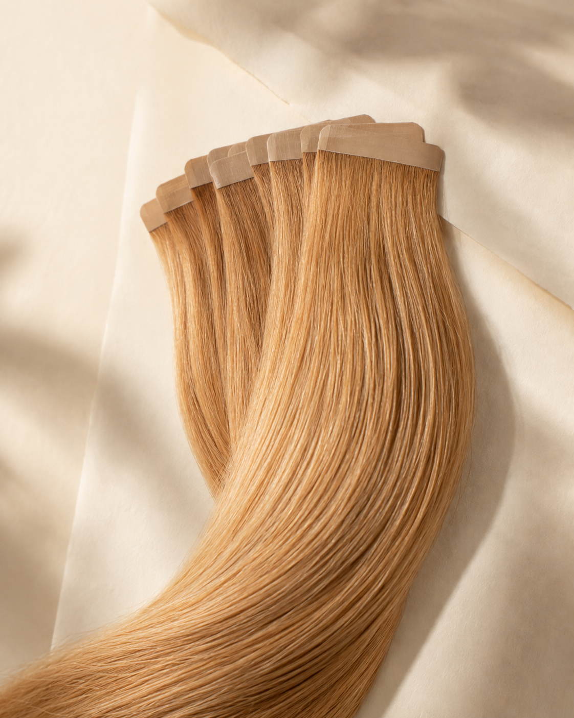 Tape-in extensions in Honingblond